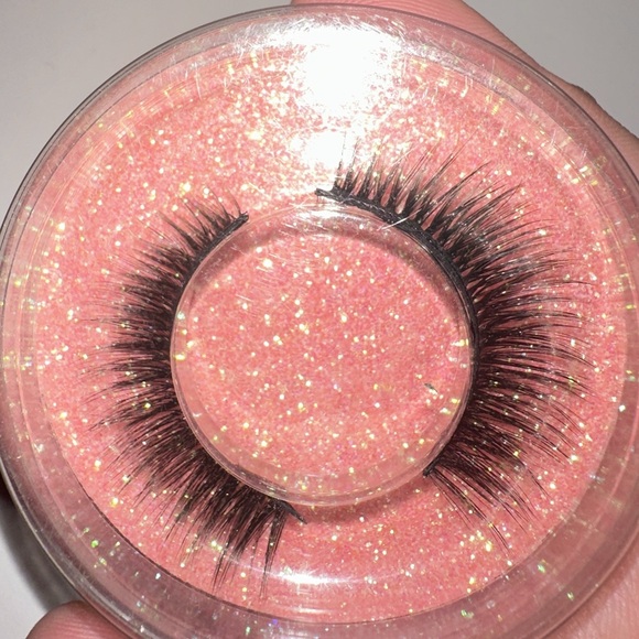 7 pairs of Eyelashes - Picture 5 of 8